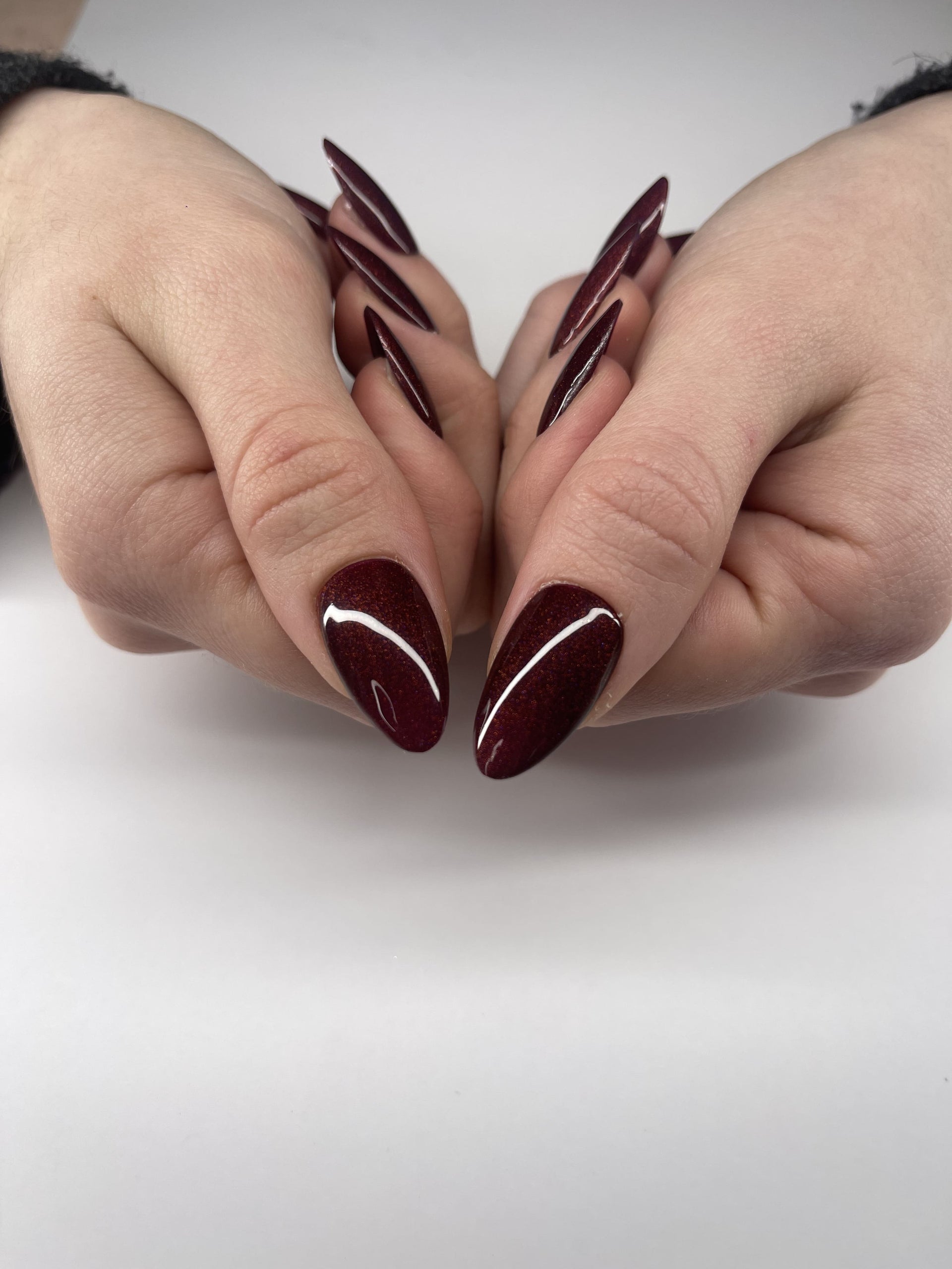 Magnetic Red Shaunails