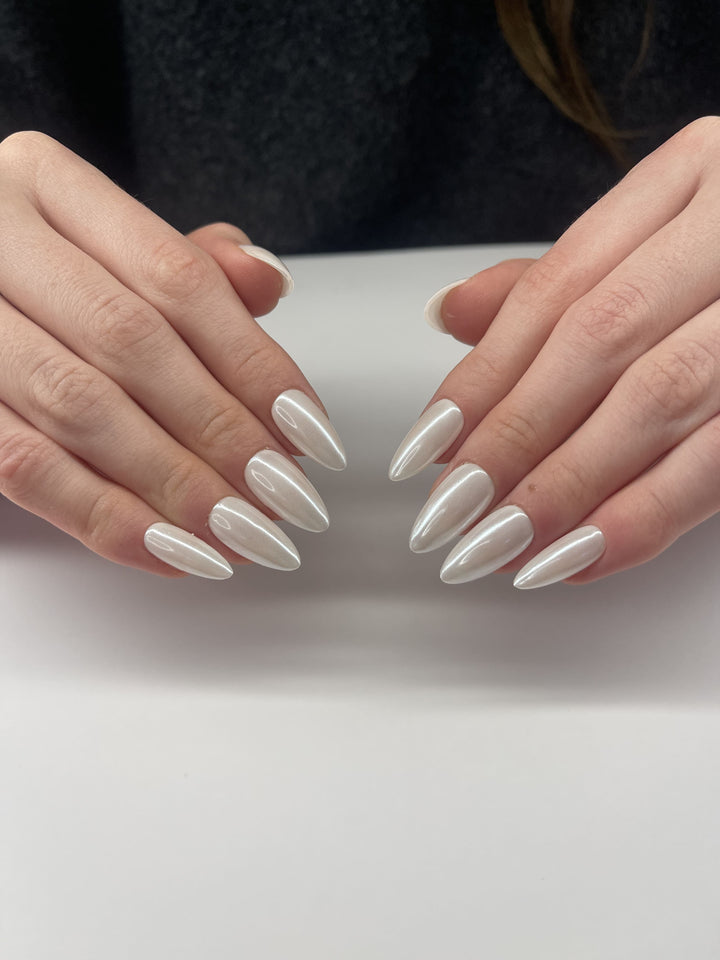 Glazed pearl Shaunails