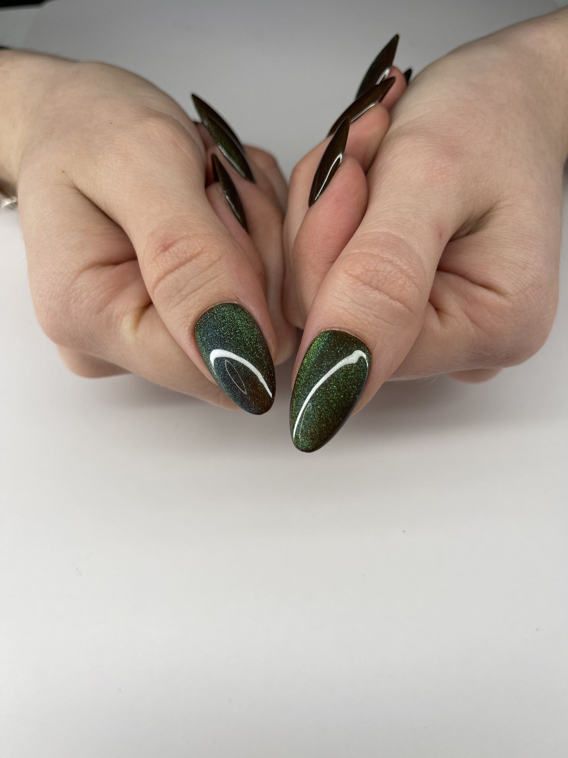 Magnetic  Emerald Shaunails